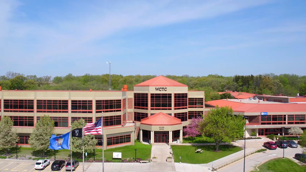 UWMAlumni's tweet image. Last week, the UWM University Center opened at Waukesha County Technical College, with the mission to &quot;make it easier for students to advance their education and pursue their career goals.”

Learn more about UWM and WCTC&apos;s partnership here:
bit.ly/3G8q7CU