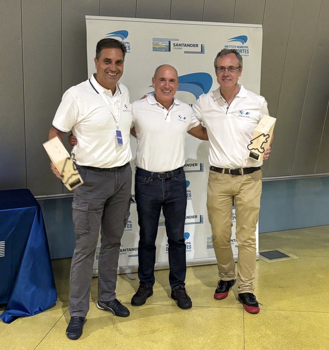 ccrcantabria's tweet image. Carlos Díaz y Roberto Rentería logran la victoria en el Eco Rallye Cantabria ♻️🇵🇱

Carlos y Roberto se impusieron además  en el apartado de regularidad y en el TR+ a bordo del BMW i4 de Grünblau Motor ⚡️ 🚘

#BMW #CEEA #Cantabria #EcoRallye #Rally #Regularidad ⏱️