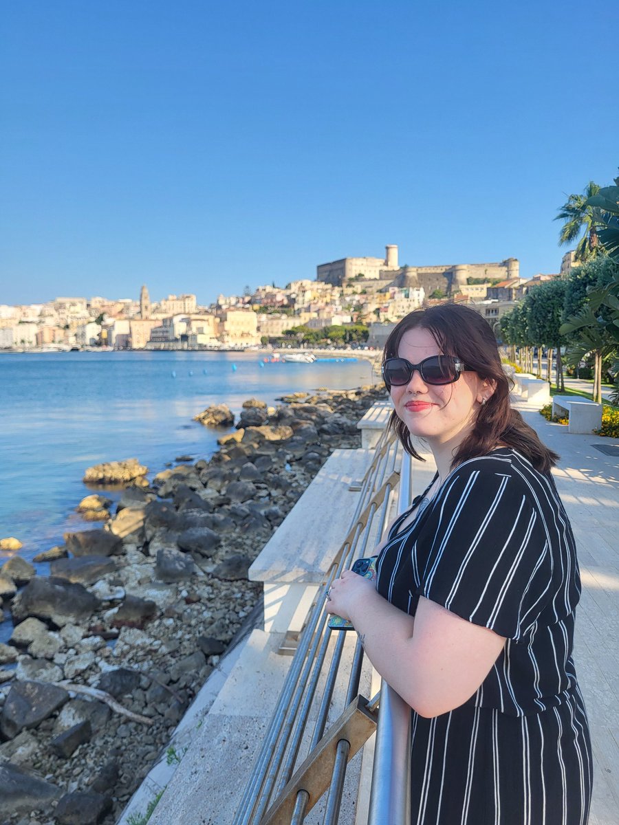 StefanoBWVO's tweet image. After landing in Italy my gf has asked me on 5 separate occasions what is wrong
Each time I tell her "I'm just thinking about the Aklo set"
Needless to say she's not very happy with me but I paid for sherbert to make amends