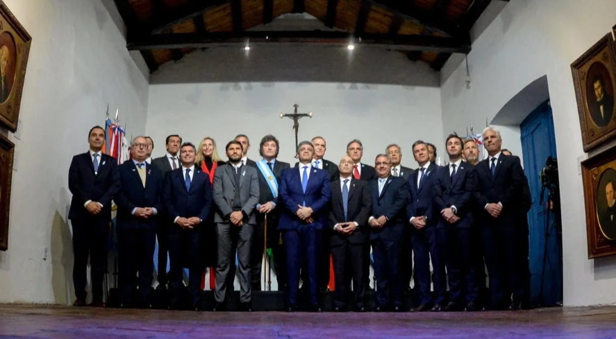 mdzol's tweet photo. 📌 Objetivo del Consejo: elaborar un informe con proyectos de ley sobre los 10 puntos del #PactoDeMayo, firmado por Milei y 19 gobernadores el 9 de julio de 2024 🇦🇷
Ese documento servirá como base legislativa a partir del 10 de diciembre. https://t.co/Ba6cNMXQ82