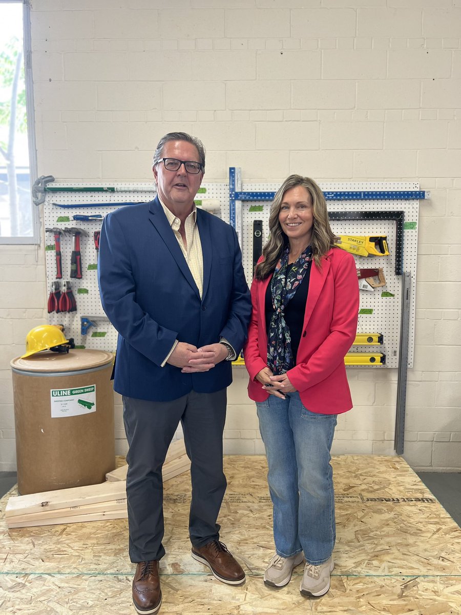 j_maloney's tweet image. .@BuildingUpTO is doing stellar work—training young Canadians for trades careers, including those w/ justice-involved backgrounds ⚒️
Proud they’ve received nearly $5M in federal support via @EDSC_GC’s YESS & UTIP over 8 years 🇨🇦
Thanks to @MeridianCU for stepping up with $200K