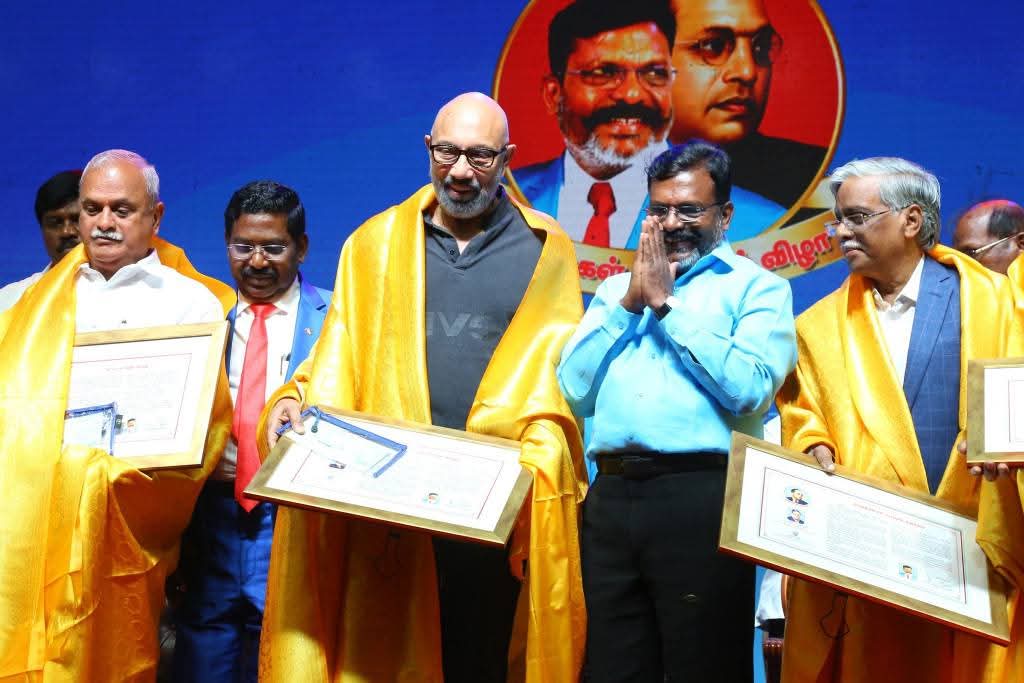 arpremofficial's tweet photo. விசிக விருதுகள் வழ்ங்கும் விழாவில்…. https://t.co/ZXlb5QKSzF