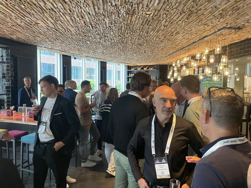 Sustainabil_Sum's tweet photo. Michael R. Biber ist heute zu Gast und fleißig am Netzwerken! 🤝

Wer entdeckt sich noch auf diesem Bild? 👀 https://t.co/cE2Po4UqCn