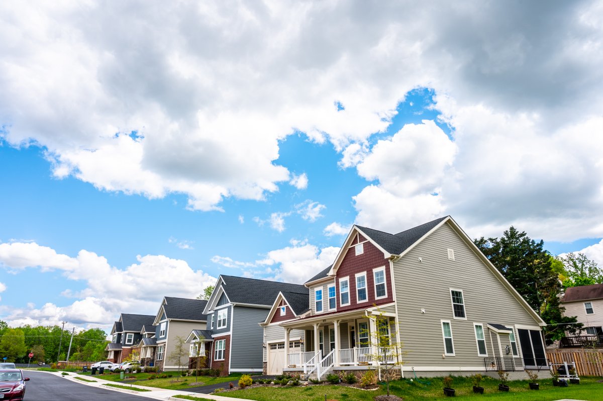 ☀️ Thinking about going solar? Deborah Arenstein, Solar Program Manager for <a href="/LEAP_VA/">LEAP</a> , breaks down 4 compelling reasons why switching to solar power in 2025 makes financial sense.

🔗 Read the full story on our Climate Matters blog: bit.ly/3FQvIO6