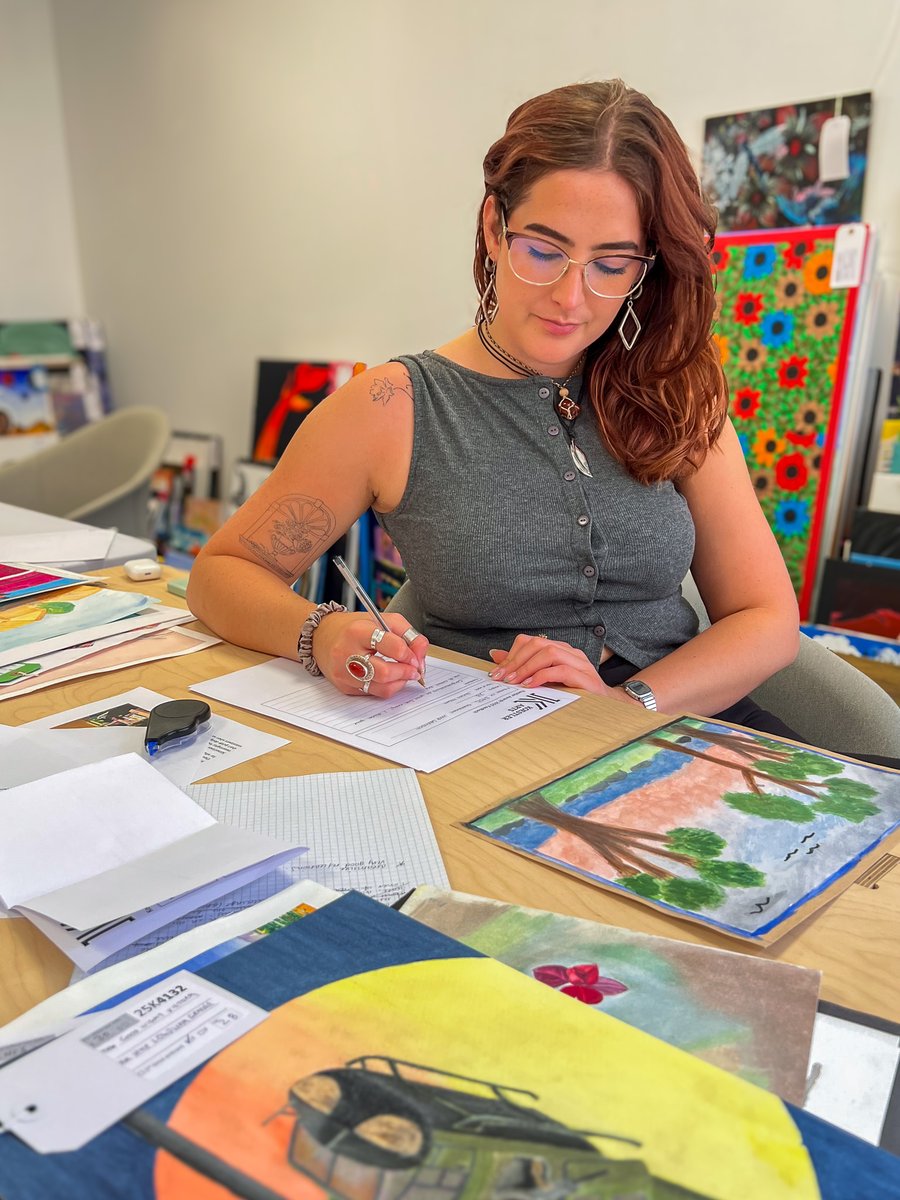 KoestlerArts's tweet photo. Today we were joined by Sofia, an Unlocked Graduate! She also posed for a picture with her favourite entry so far 🍗

As part of her placement, Sofia will volunteer with us for the next week and a half, helping us get the artworks ready for the Koestler Awards 🧐 https://t.co/oj4jd0cLGS