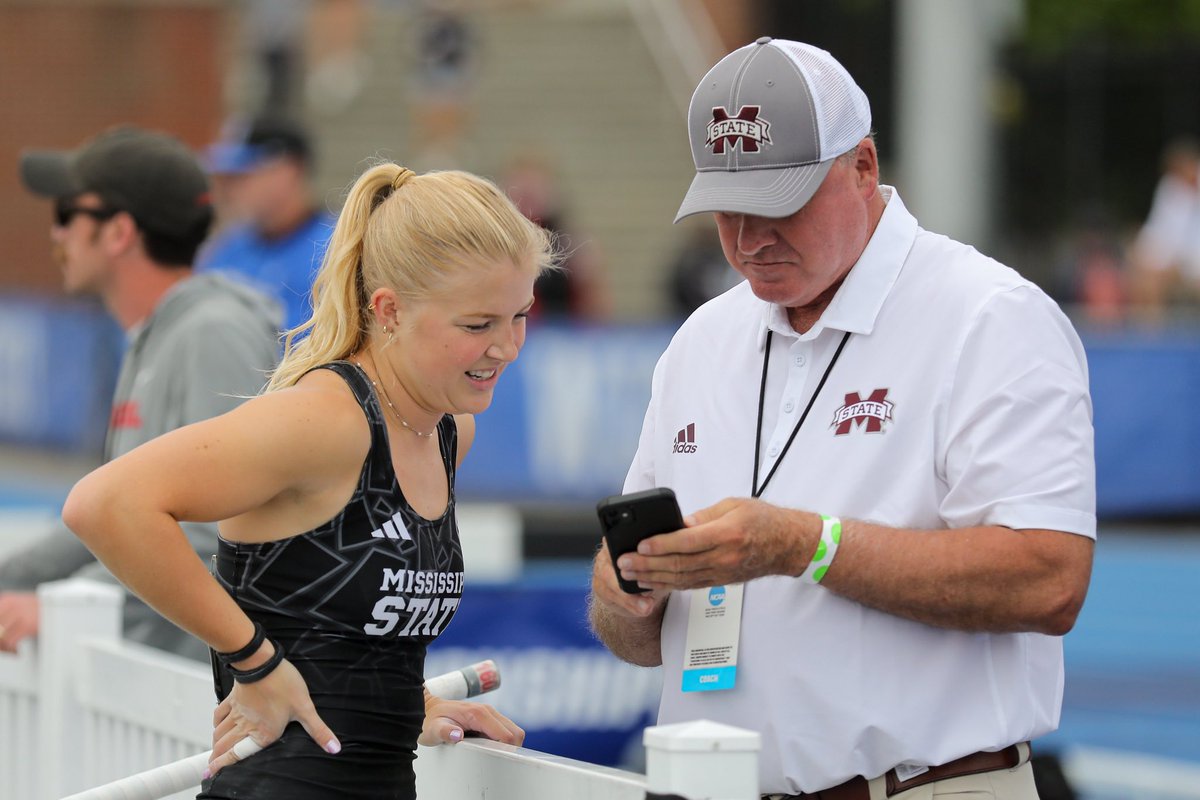 HailStateTF's tweet image. Join us in wishing a 𝙃𝘼𝙋𝙋𝙔 𝘽𝙄𝙍𝙏𝙃𝘿𝘼𝙔 to assistant coach Tony Greer!🎉
#HailState🐶