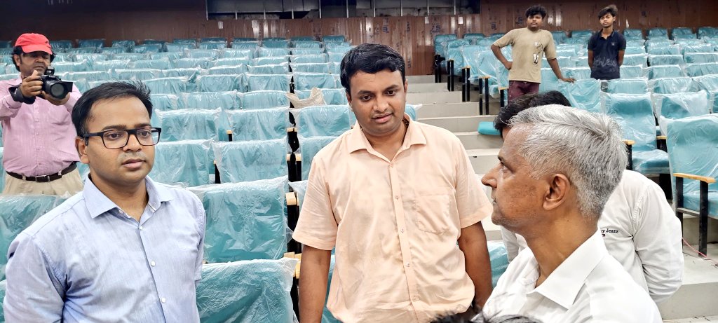 आयुक्त महोदय व जिलाधिकारी <a href="/RameshRanjanIAS/">Ramesh Ranjan</a> द्वारा आई०टी०एम०एस० का निरीक्षण कर संबंधित अधिकारियों को आवश्यक दिशा निर्देश दिए।
<a href="/UPGovt/">Government of UP</a> <a href="/ChiefSecyUP/">Chief Secretary, GoUP</a> <a href="/InfoDeptUP/">Information and Public Relations Department, UP</a> <a href="/CMOfficeUP/">CM Office, GoUP</a>