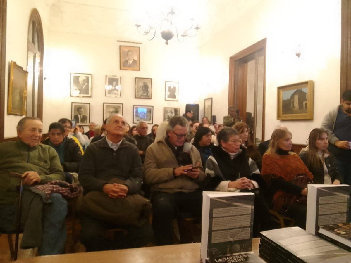 En el Directorio del Partido Nacional acompañando la muy interesante Presentación del libro "La tapera de Oribe , de Guzmán Garrido, organizado por la Asociación Cultural Manuel Oribe