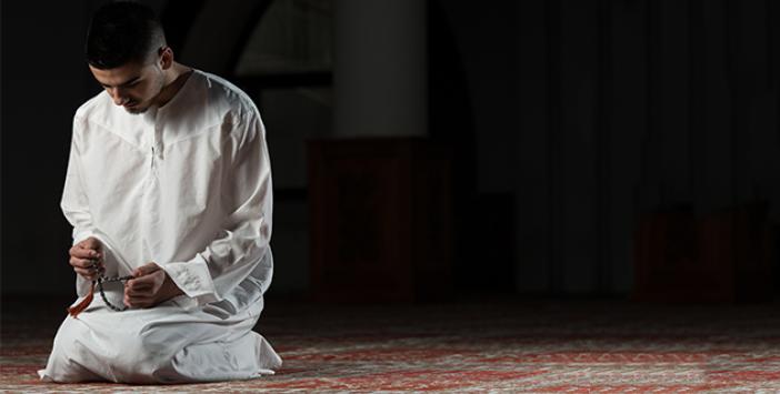 Rasûlullah ﷺ şöyle buyurdu:

“Sabah namazını kılan kimse Allah’ın himayesindedir.”

 (Müslim, Mesâcid 261-262)