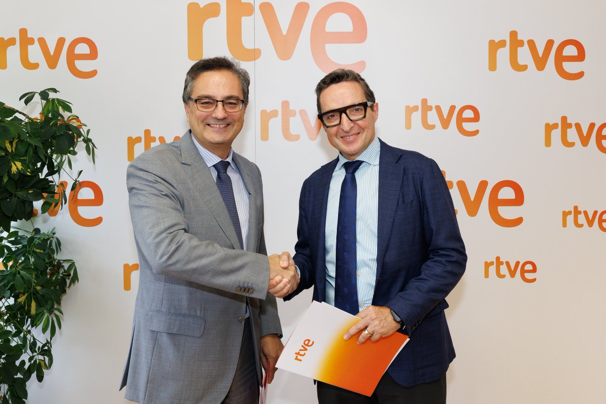 Universidad de Salamanca (@usal) on Twitter photo 💡 6 años de innovación, emprendimiento y transformación digital.
<a href="/RTVE_Com/">RTVE Comunicación y Participación</a> y la USAL reafirman su compromiso con el talento emergente a través de la Cátedra RTVE-USAL sobre Emprendimiento e Innovación en el Sector Media.
✍️ Creada en 2019, hoy el rector, <a href="/corchadojm/">Juan Manuel Corchado</a> , y el 💡 6 años de innovación, emprendimiento y transformación digital.
<a href="/RTVE_Com/">RTVE Comunicación y Participación</a> y la USAL reafirman su compromiso con el talento emergente a través de la Cátedra RTVE-USAL sobre Emprendimiento e Innovación en el Sector Media.
✍️ Creada en 2019, hoy el rector, <a href="/corchadojm/">Juan Manuel Corchado</a> , y el