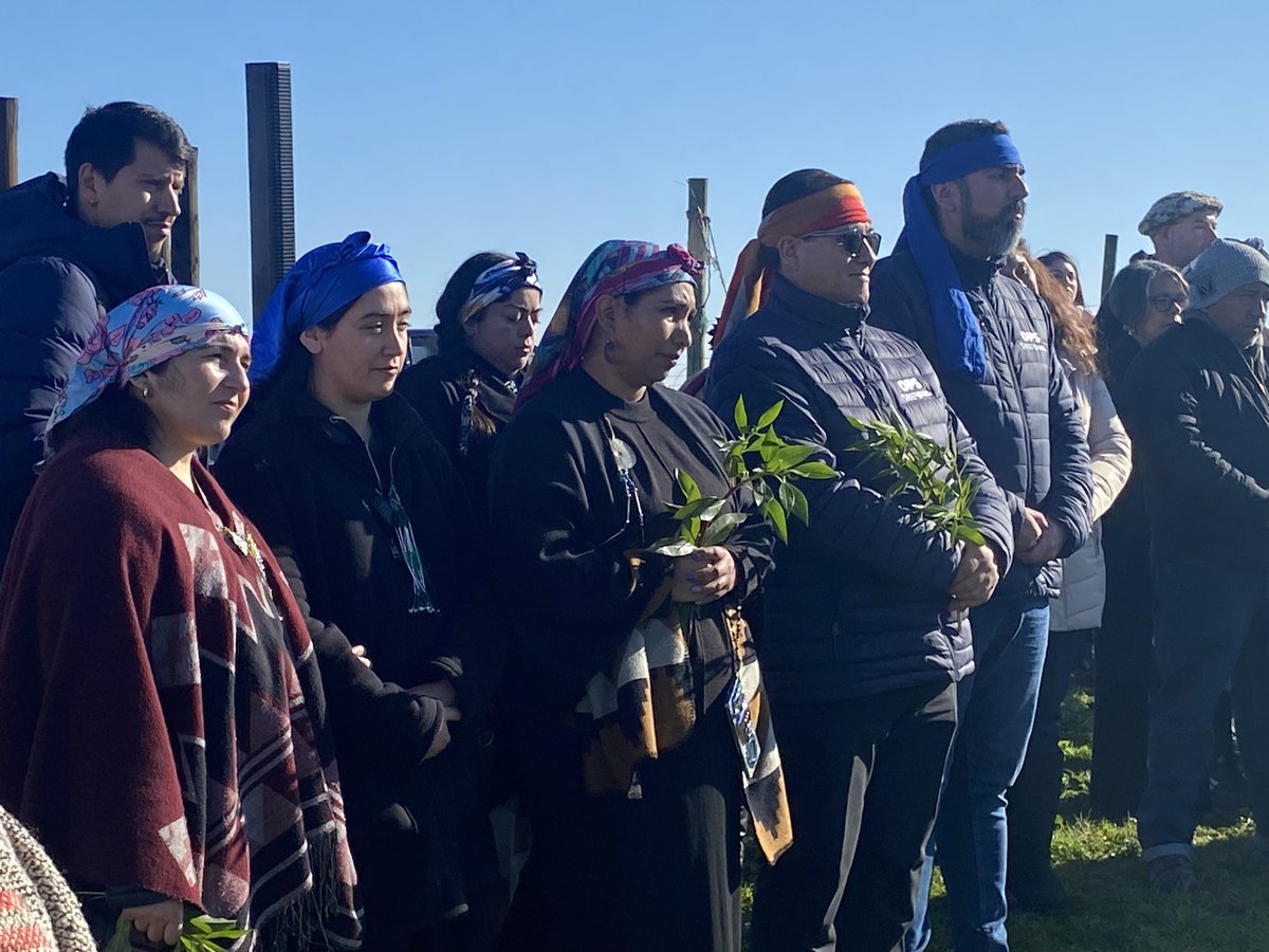 opsomschile's tweet photo. En el contexto de Diálogos de Saberes; OPSOMS Chile 🇨🇱 participa del inicio del año nuevo Mapuche (We Tripantu). Encuentro que reúne la cosmovisión #UnaSalud @GEscalanG destacó respeto de los pueblos indígenas por la tierra, agua; elementos  básicos para la vida #SaludParaTodos https://t.co/O1bNoJDlY3