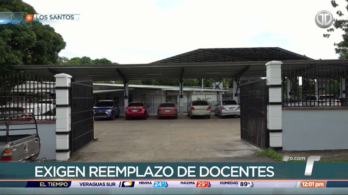 "Queremos el reemplazo de los docentes que no estén en sus puestos de trabajo. Que nuestros hijos regresen a sus clases diarias, aquel docente que no esté dispuesto a trabajar, señores, váyanse para su casa lamentablemente", manifestó una madre de familia del Colegio Francisco