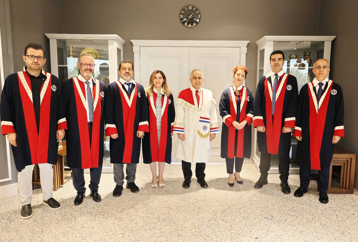 GAÜN TIP FAKÜLTESİ ÖĞRETİM ÜYELERİ YENİ UNVANLARINA KAVUŞTU

#GaziantepÜniversitesi Tıp Fakültesi’nde görevde yükselen ve yeni ataması yapılan öğretim üyeleri için Rektörlük makamında tören düzenlendi.

🔗 habermerkezi.gaziantep.edu.tr/2025/06/24/gau…

#ParlayanYıldız💫