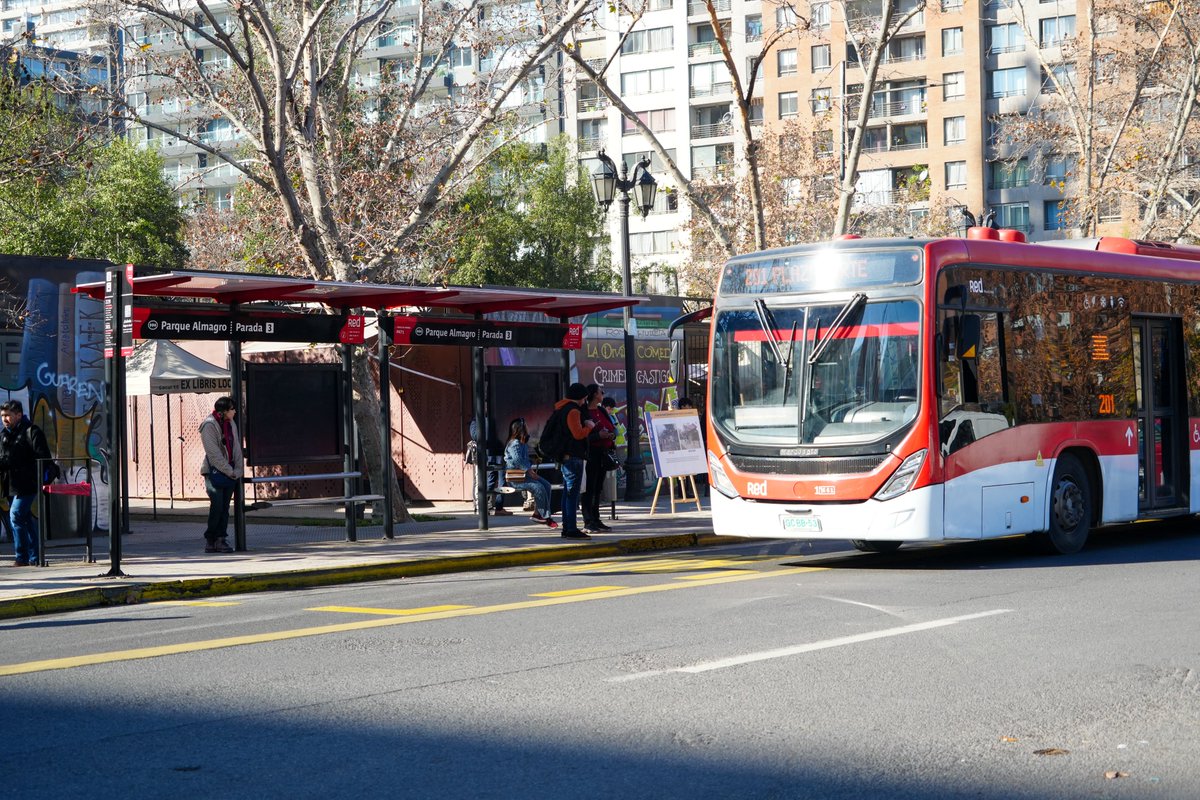 Ministerio de Transportes y Telecomunicaciones (@mttchile) on Twitter photo Contar con un paradero de buses seguro y limpio también es calidad de vida para las personas 🚏
El ministro Juan Carlos Muñoz, junto con <a href="/DTPMet/">DTPM</a> y <a href="/Muni_Stgo/">Santiago</a>, presenta el Plan de Mantenimiento de Paraderos que busca revitalizar y mejorar 620 refugios en Santiago. Contar con un paradero de buses seguro y limpio también es calidad de vida para las personas 🚏
El ministro Juan Carlos Muñoz, junto con <a href="/DTPMet/">DTPM</a> y <a href="/Muni_Stgo/">Santiago</a>, presenta el Plan de Mantenimiento de Paraderos que busca revitalizar y mejorar 620 refugios en Santiago.