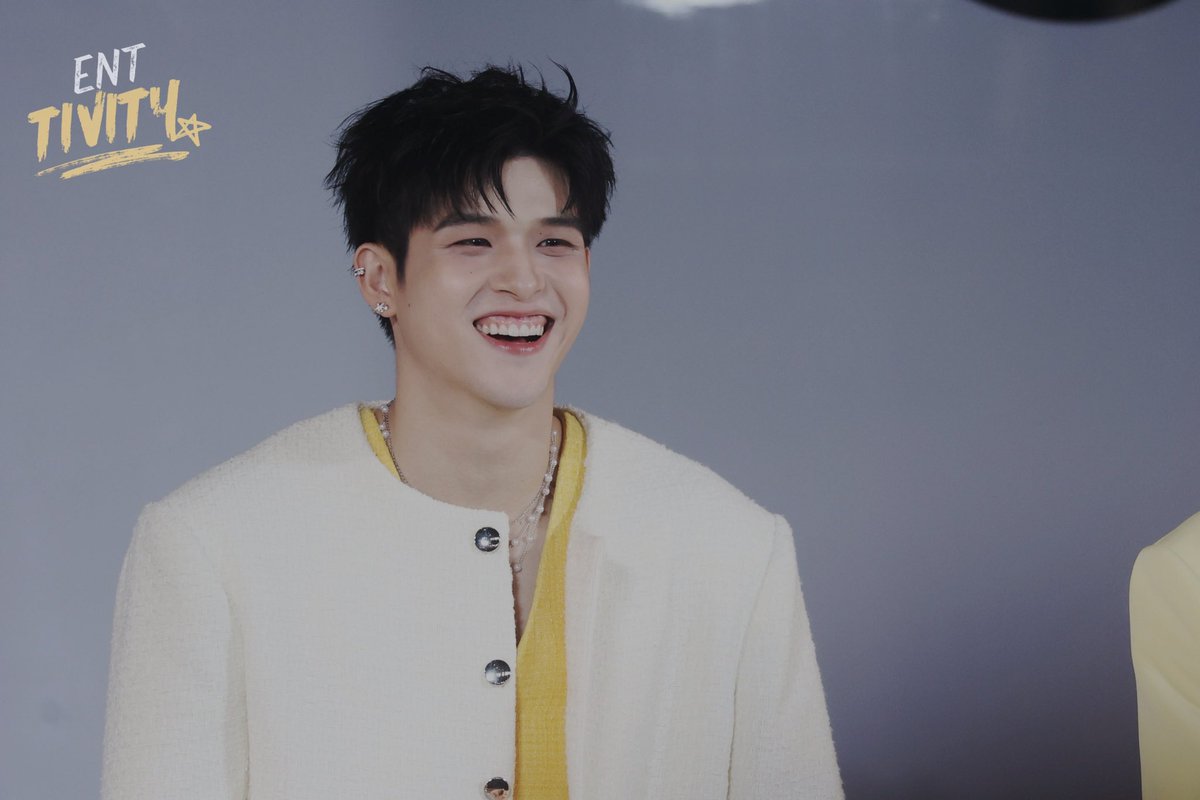 Entivity_'s tweet image. สุขสันต์วันเกิดคุณสกายยย ☁️🎂
ขอให้มีแต่รอยยิ้มในทุกๆวัน 
โอบล้อมไปด้วยความรักน้า 😍

HAPPY SKY 27TH BIRTHDAY

#Happy27thSKYDay
@skywongraveee #skywongraveee