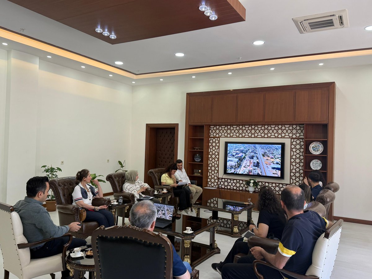 Kaymakamımız Sn. Nurullah Cemil Erciyas ve Belediye Başkanımız Sn. Mehmet Yıldırır’ın katılımlarıyla, Çevre ve Şehircilik Bakanlığı Kentsel Dönüşüm Başkanlığı 12. Bölge Şube Müdürü Sn. Gülesin Özcan, Gaziantep Kentsel Dönüşüm Şube Müdürü Sn. Nebihe Sarıkçıoğlu ve teknik ekip ile