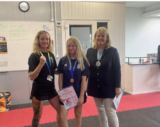 Community Resilience Project - Bay area, IOW (@bayresilience) on Twitter photo Our annual #GBBoxingAwards celebration tonight at #TjsGym.
Thank you IOW High Sheriff for attending & presenting the many certificates & medals.
Keeping young people physically active, learning new skills, nutrition & physiology is our aim.
#YouthWork #SportforDev <a href="/BoxingAwards/">'Q' Shillingford MBE</a> Our annual #GBBoxingAwards celebration tonight at #TjsGym.
Thank you IOW High Sheriff for attending & presenting the many certificates & medals.
Keeping young people physically active, learning new skills, nutrition & physiology is our aim.
#YouthWork #SportforDev <a href="/BoxingAwards/">'Q' Shillingford MBE</a>