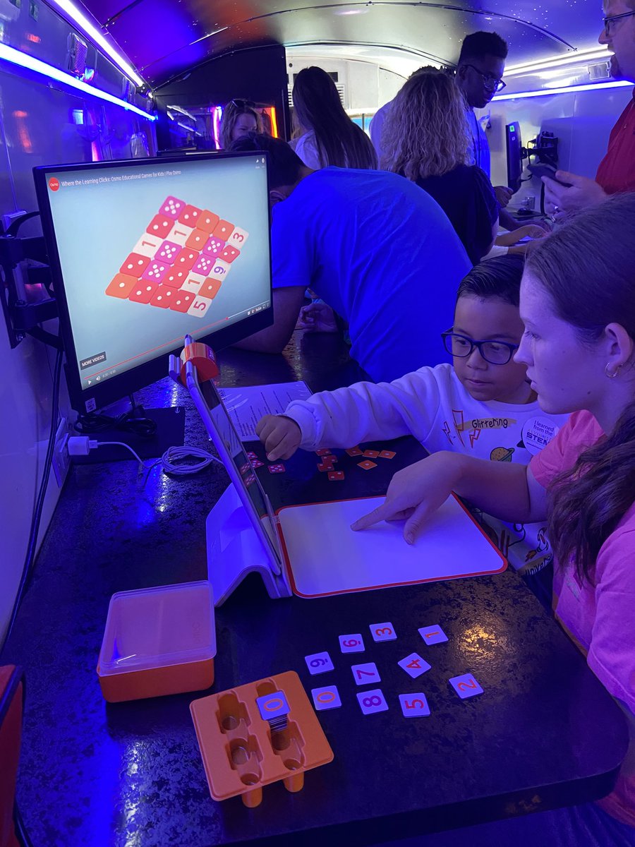 LetiG13's tweet photo. Disfrutando las actividades del STEM Bus. 😍
Enjoying the different activities on the STEM Bus. @AlvinISDSTEMBus @AlvinISD @AlvinISD_EL https://t.co/fGRFPlEg33