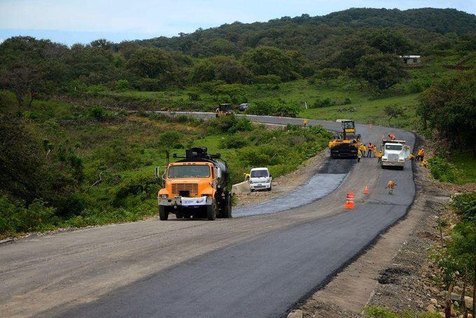 soy_502's tweet photo. 🛣 Así avanza el nuevo libramiento que se construye en Jalapa

Este proyecto de 11.5 kilómetros no solo mejorará la movilidad para más de 65 mil personas, sino que también cuenta con un puente que facilitará el paso sobre el río Jalapa.

https://t.co/wJeZKBO6C9 https://t.co/2s4yVUrdDt