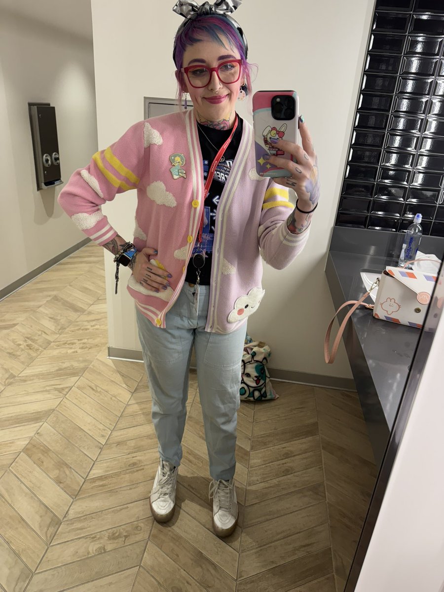 Any friends in OC ➡️ LA have an extra room I can stay at until 7/17 (weekends excluded?) 

I have to be on site my first month at KONAMI and two rentals have fallen through so I’m about to give up and just do the drive each day lol. I will pay you for taking up space in your