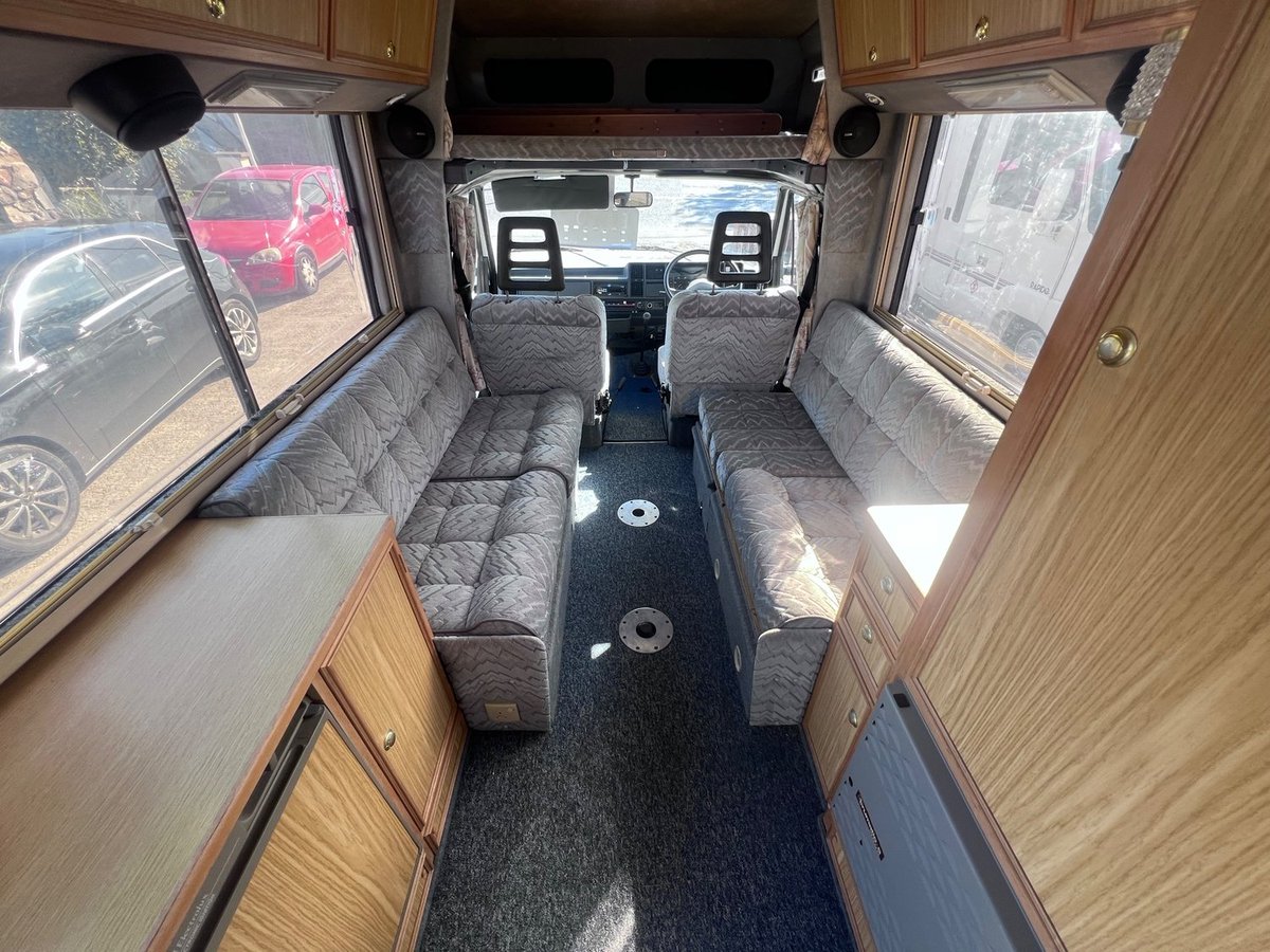 Sy45rp's tweet image. 1994 #Autosleeper Talisman #Campervan🚐 Full kitchen, comfy lounge, pull-out bed &amp;amp; bathroom—all in a compact, easy-to-drive package. A smart &amp;amp; affordable classic for #VanLife