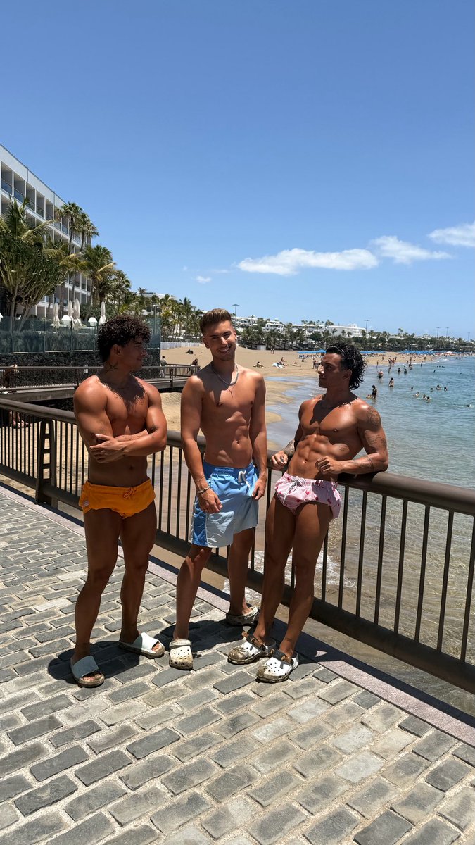 en la playa con mi nuevo amigo gay 😍