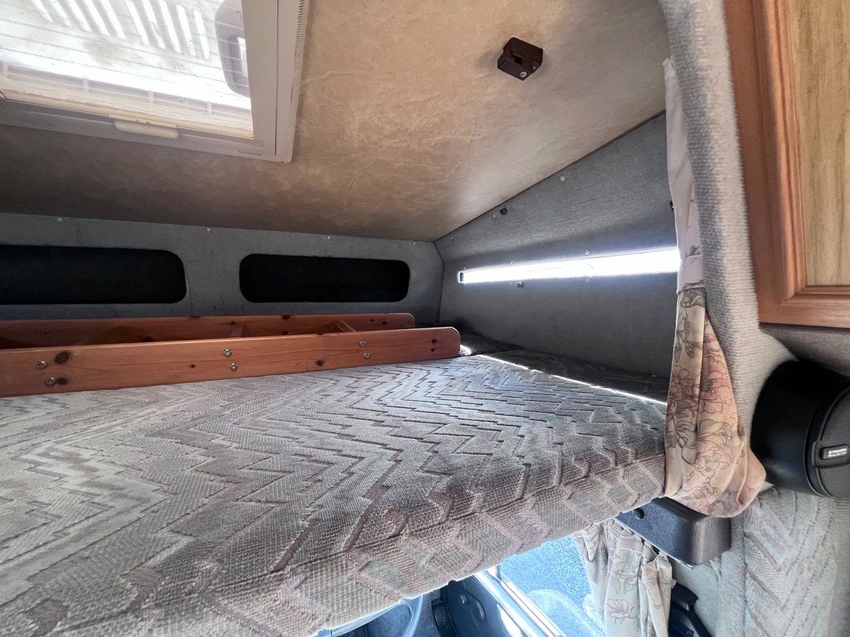 Sy45rp's tweet image. 1994 #Autosleeper Talisman #Campervan🚐 Full kitchen, comfy lounge, pull-out bed &amp;amp; bathroom—all in a compact, easy-to-drive package. A smart &amp;amp; affordable classic for #VanLife