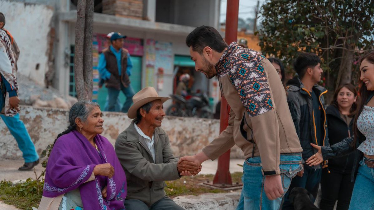 🤝 Rodeado de ustedes, confirmo lo más valioso que tiene Cuyoaco: su gente.

Cada paso que damos, lo damos en equipo. Seguiremos firmes, construyendo un Cuyoaco con #MásFuturo 👩‍🎓🧑‍🦳👦👧 

#LaTierraQueSoñamos ⛰️