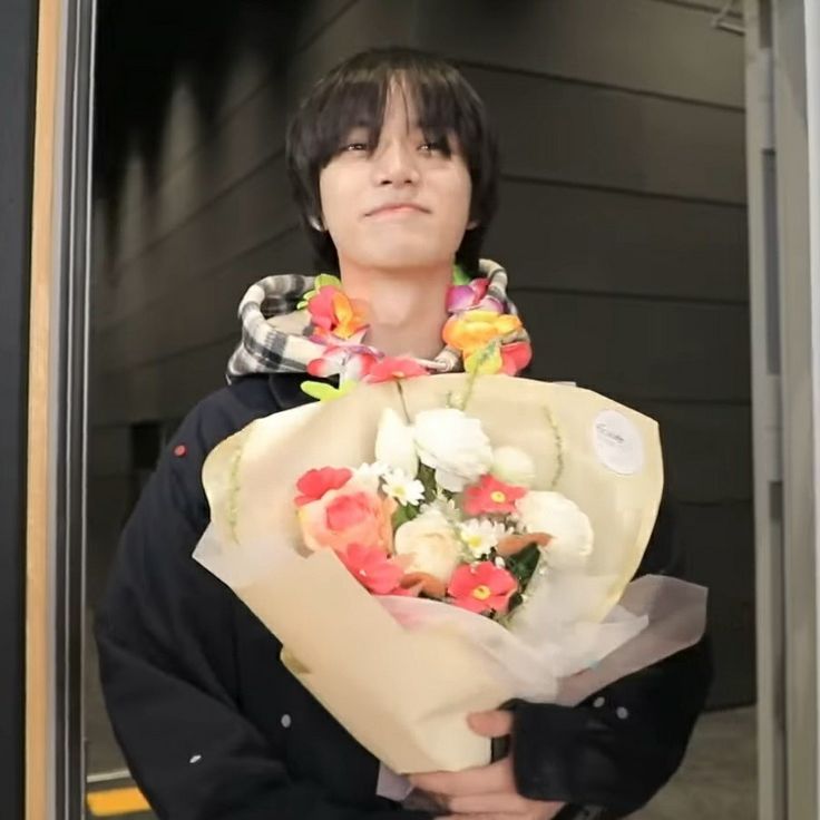 beomilog's tweet photo. © moas, if you're reading this tweet, i want you to know that you deserve flowers just for existing! 🤍🌸✨️ https://t.co/ez7bA1XVDb