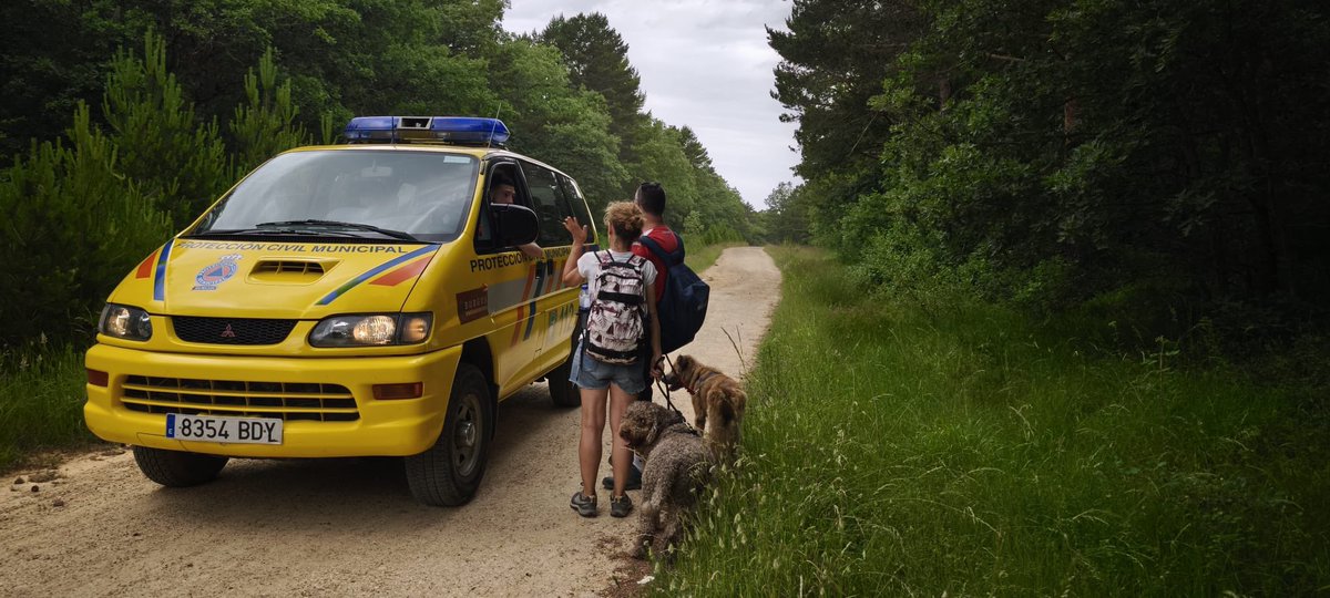 PCivilBurgos's tweet photo. Con unos 114 km el #CaminodeSantiago cruza la #ProvinciadeBurgos. Desde #RefecilladelCamino hasta #IterodelCastillo.
Si nos necesitas ahí estaremos
@112cyl 
@jcyl 
@irenecortesc5 https://t.co/XaTvVLppgp
