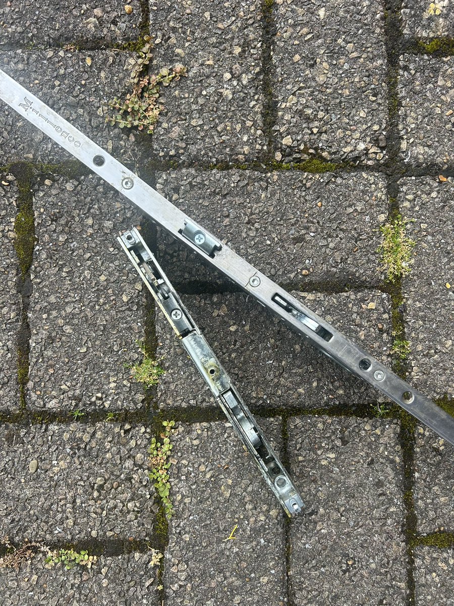 pickalock's tweet image. One of today’s jobs uPVC door customer locked inside, door open and then replace broken gearbox, all back to working order  #uPVCdoors #doors #locksmithlife #tuesdaymotivation #TuesdayThoughts #carmarthenshire #carmarthen
