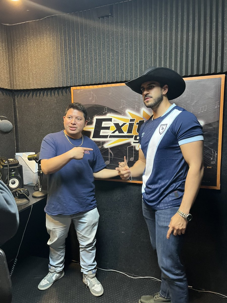 Gira de medios en Guatemala 🇬🇹 de César Quezada🇲🇽 en los principales medios del país media tour #Alazka <a href="/StereoBeatMedia/">Stereo Beat Media</a> #Mexico #Guatemala