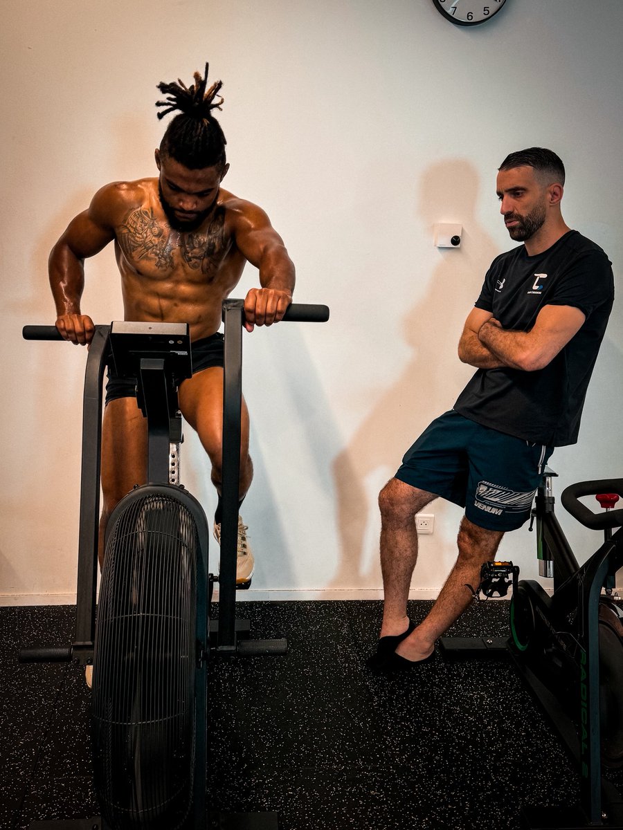 3 semaines.
<a href="/ufc/">UFC</a> Nashville 
Comeback season