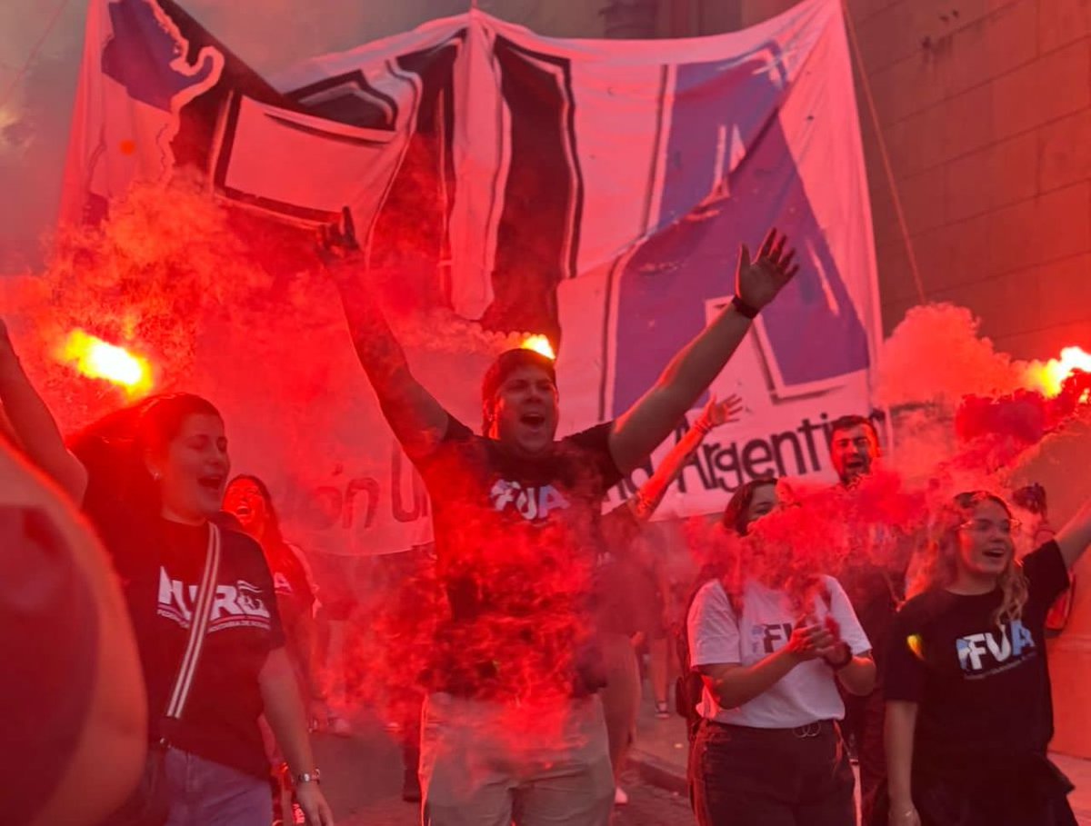 “Nos movilizamos para legitimar el rol que ocupa la universidad pública en la sociedad”, lo dijo <a href="/JoaqoCarvalho/">Joaquín</a> en Apuntes y Resumen.

Este jueves 26 de junio, Rosario volverá a ser escenario de una movilización en defensa de la universidad pública.

👉📢 lc.cx/mxXkBe