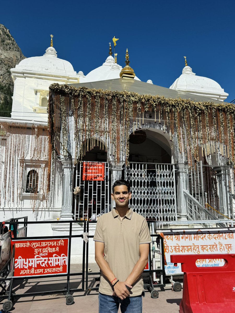 When prayers goes up, blessings comes down. Thank you for everything Mata Rani❤️✨