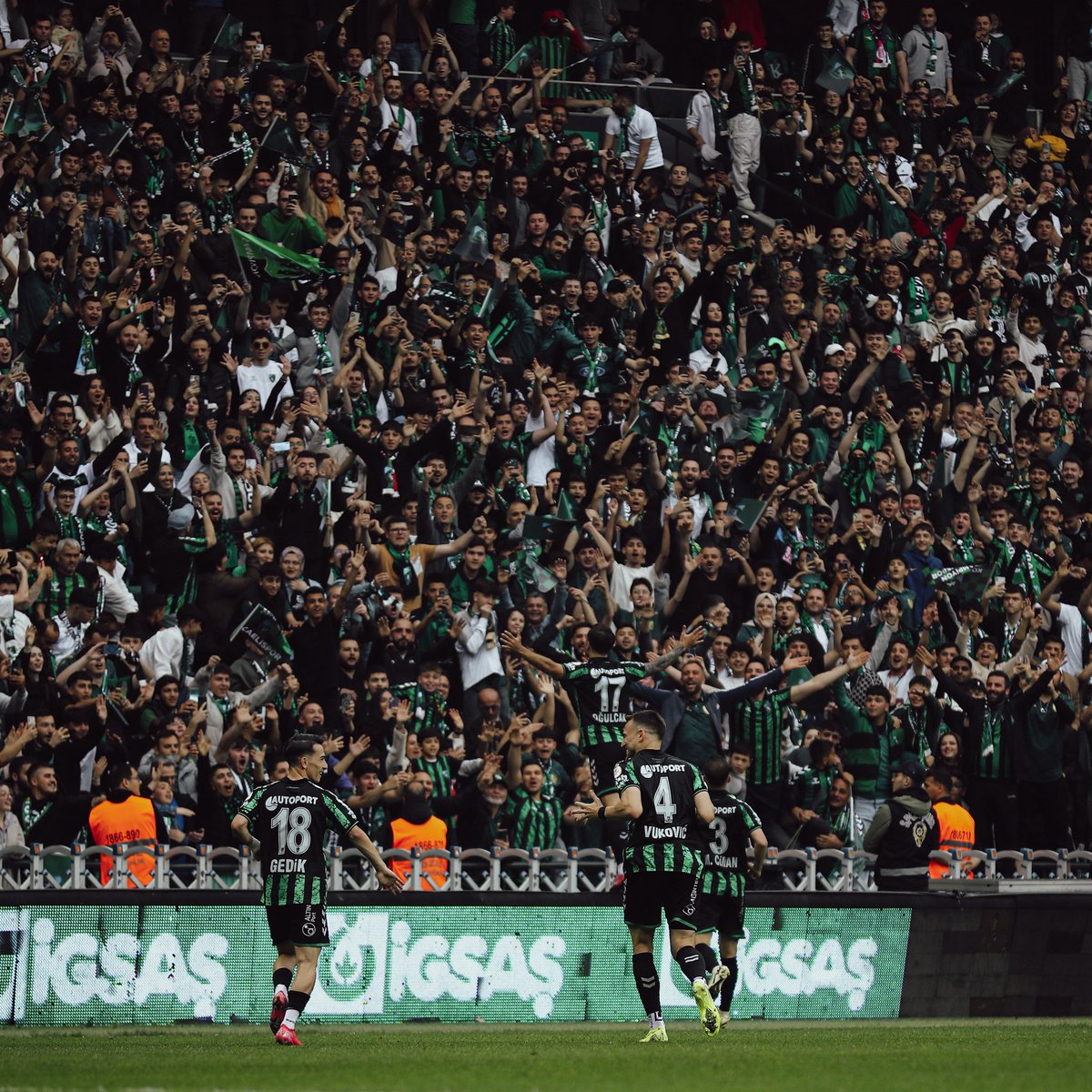 Şanlı Kocaelispor formasıyla, hak ettiğimiz yerde, bu şehre layık olduğu mutlulukları yaşatmak için elimden geleni yapmaya devam edeceğim. Biz çok güzel bir aileyiz. Birlikte yapacak daha çok şeyimiz var. 

Her zaman sevgisini ve desteğini hissettiren taraftarlarımıza, başkanımız