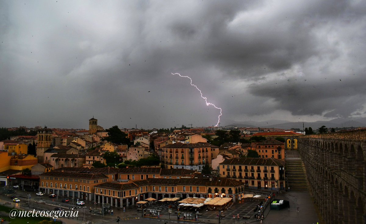 Rayo de la tarde de #SanJuan en #Segovia.