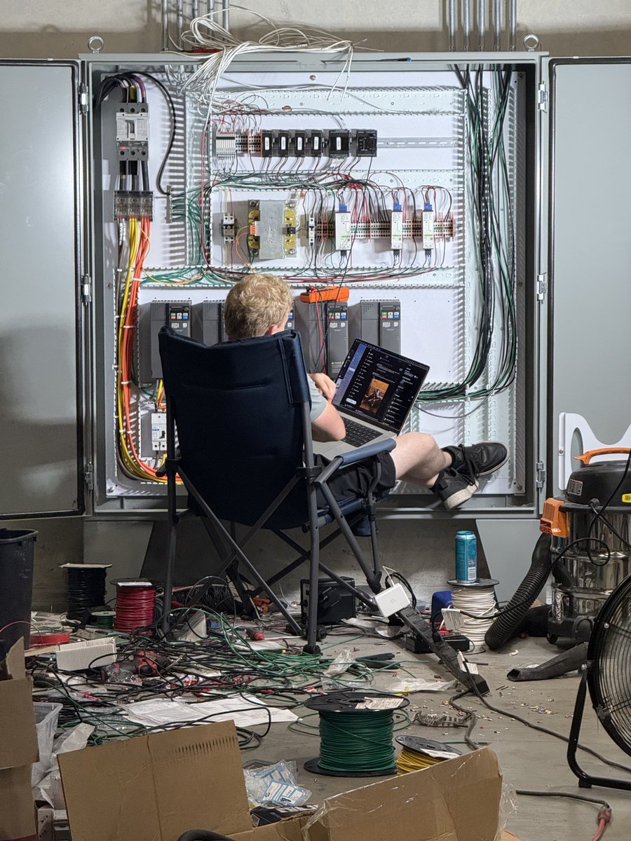 Will Davis tweet media