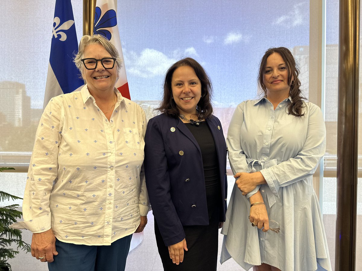 Réception à l’hôtel de ville de Montréal pour la Fête nationale du Québec 🏙️ 🎤⚜️

J’ai eu l’honneur de représenter le gouvernement du Québec ce matin à la réception organisée à l’occasion de la Fête nationale.

En tant que ministre responsable de la Solidarité sociale et de