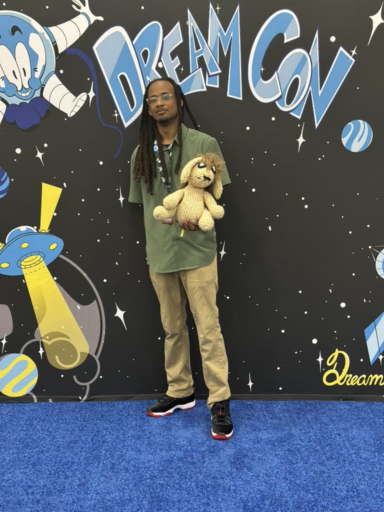 jai_fieldz's tweet photo. Was told I can’t do this cosplay again @dreamconvention and @KhleoThomas gave me a look of disappointment https://t.co/hFcqIjwO3s