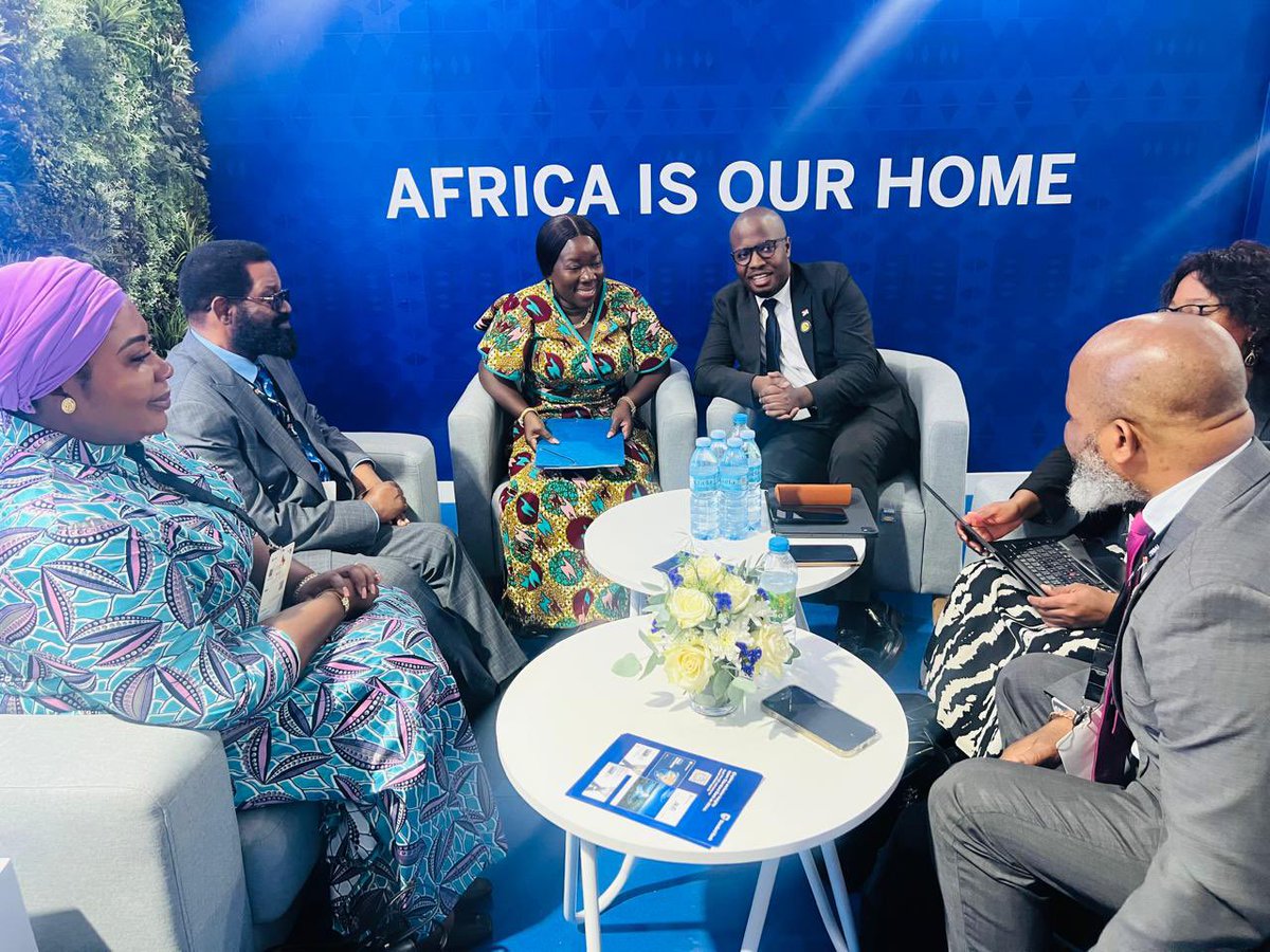 MPGodlimpi's tweet image. Sidelines meeting with Ghana’s Minister of Trade , Hon. Elizabeth Ofosu-Adjare to discuss strengthening trade relations between Ghana and South Africa, accelerating work on the AfCFTA, and highlighted furthering investment opportunities on infrastructure & renewable energy.