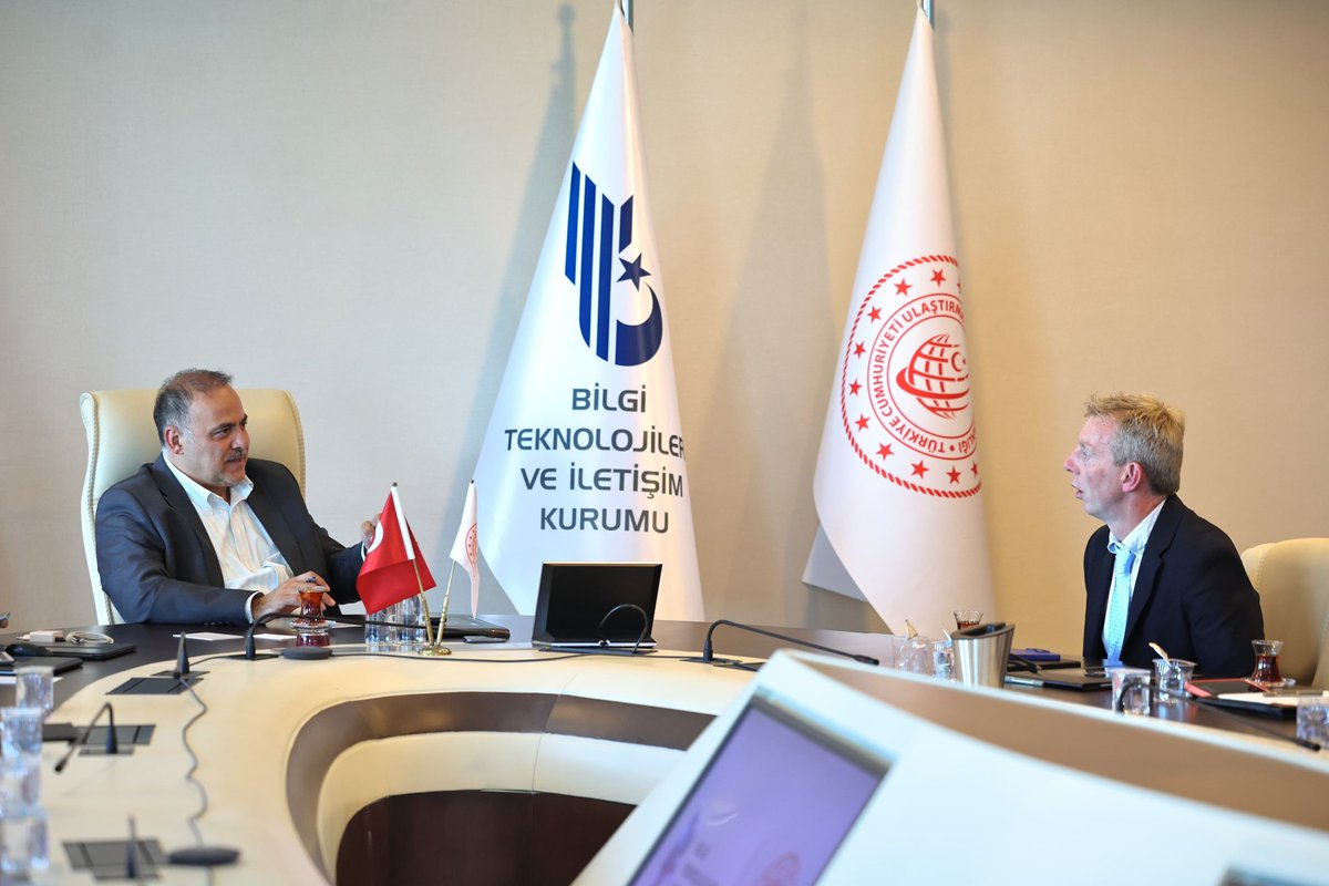 Bugün Apple Türkiye yetkilileriyle bir araya gelerek dijital geleceğimize yönelik verimli bir toplantı gerçekleştirdik.

Yerli teknoloji ekosistemimizin güçlendirilmesi, küresel tecrübelerin yerel yapıya entegrasyonu ve yeni iş birliği fırsatları üzerine kapsamlı