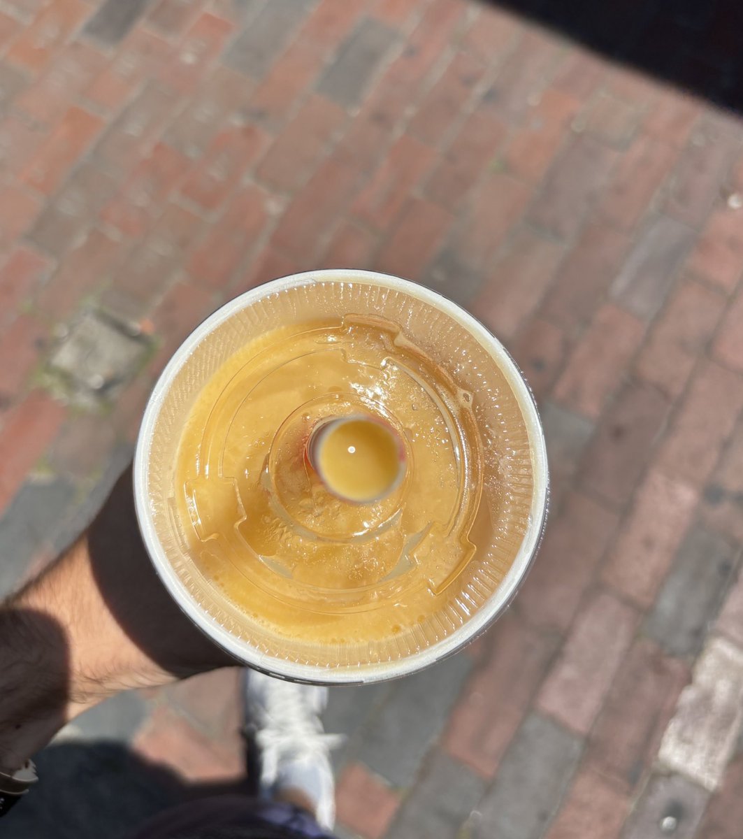 Sefton96's tweet photo. Peach on the Beach smoothie from The Juice Bar (Nantucket MA)

The combination of fresh peaches, pineapple, lemonade and mango sorbet was superb

8.3/10 https://t.co/5OsDtroguP