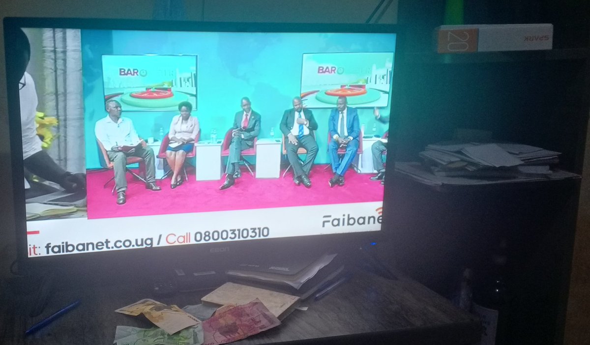 Mugabe Tukulema Robert (@mugaberobertc4) on Twitter photo Really <a href="/nbstv/">NBS Television</a>, which panel is this now?🥹 <a href="/KKariisa/">Kin Kariisa🇺🇬</a> can't you just close the whole programe @nbsbarometer netumanya lumu nti temunafuna moderator and panelists!? Really <a href="/nbstv/">NBS Television</a>, which panel is this now?🥹 <a href="/KKariisa/">Kin Kariisa🇺🇬</a> can't you just close the whole programe @nbsbarometer netumanya lumu nti temunafuna moderator and panelists!?