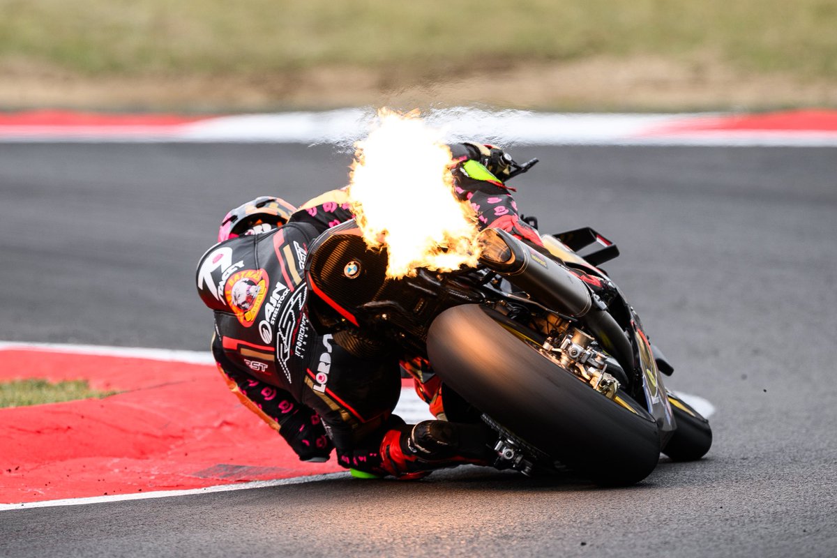 Round 3 <a href="/SnettertonMSV/">Snetterton Circuit</a> 

<a href="/OfficialBSB/">Bennetts British Superbike Championship</a>
