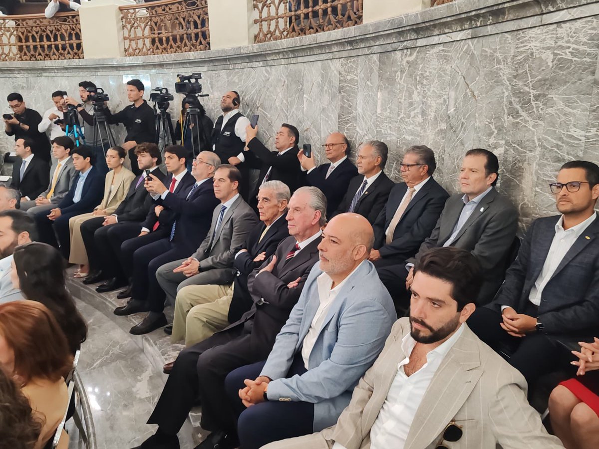 Fue un honor asistir a la ceremonia de Homenaje por los 90 años de fundación de la <a href="/UAG_Oficial/">UAG</a>. 

Una gran institución que ha formado generaciones de talento y que sigue siendo un pilar en la historia educativa de Jalisco y México.

 ¡Felicidades a la comunidad UAG!