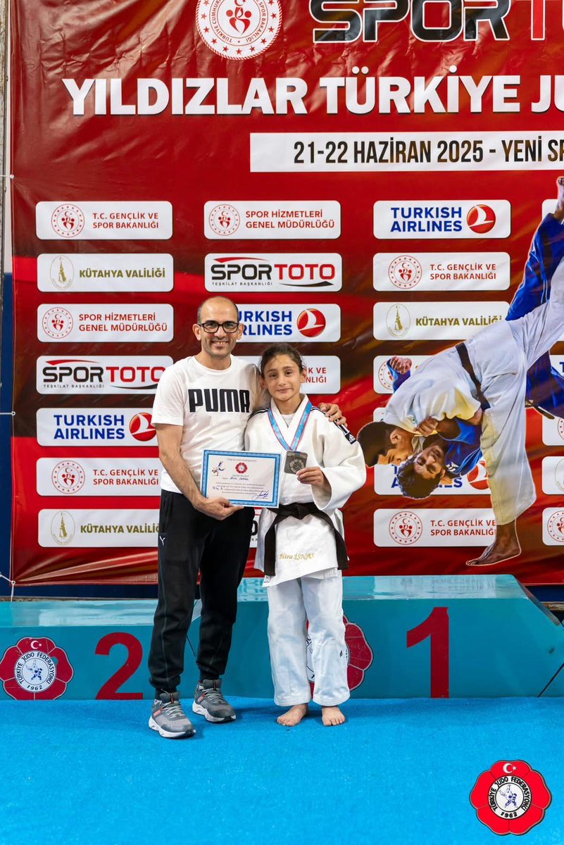 vbb_sk65's tweet photo. Judo branşımız sporcusu Hira İŞNAS, 21-22 Haziran tarihlerinde Kütahyada düzenlenen Yıldızlar Judo Türkiye Şampiyonasında Türkiye 2. si olarak Temmuz ayında Kocaeli ilinde yapılacak Yıldızlar Avrupa Şampiyonasına katılmaya hak kazandı. 

👏🏻👏🏻 https://t.co/Agh8BjLoLG