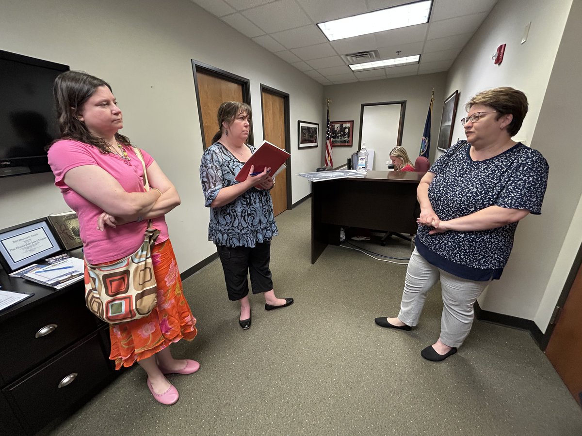 KansasACSCAN's tweet image. We had a great meeting w/ staff at @JerryMoran's Olathe office today! Our volunteers shared their stories & talked about the importance of #Medicaid to #cancer patients & survivors. Take 1 minute & join us in urging lawmakers to vote NO on Medicaid cuts.act.fightcancer.org/.../now-is-the…...