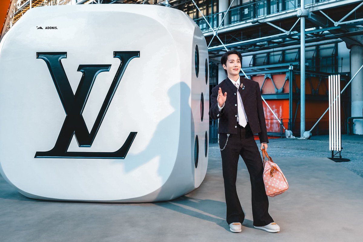 Adonis_Hoseok's tweet photo. 250624 LOUIS VUITTON

#제이홉 #정호석 #JHOPE
#jhopexLouisVuitton 
#jhopexLVMenSS26
#BTS #방탄소년단 @BTS_twt https://t.co/cak9FNDsx4