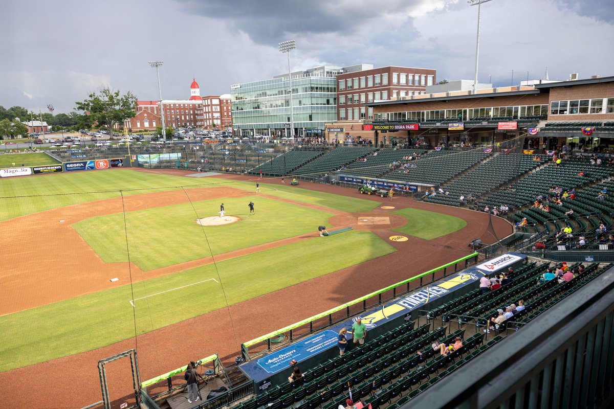 SAFE’s recent Easy Street Baseball Night with the Columbia Fireflies was a homerun with the 120 happy Easy Street members who signed up. With a mouthwatering taco bar, great company, and high-flying drone show, it was a night to remember…and another reason to become an Easy
